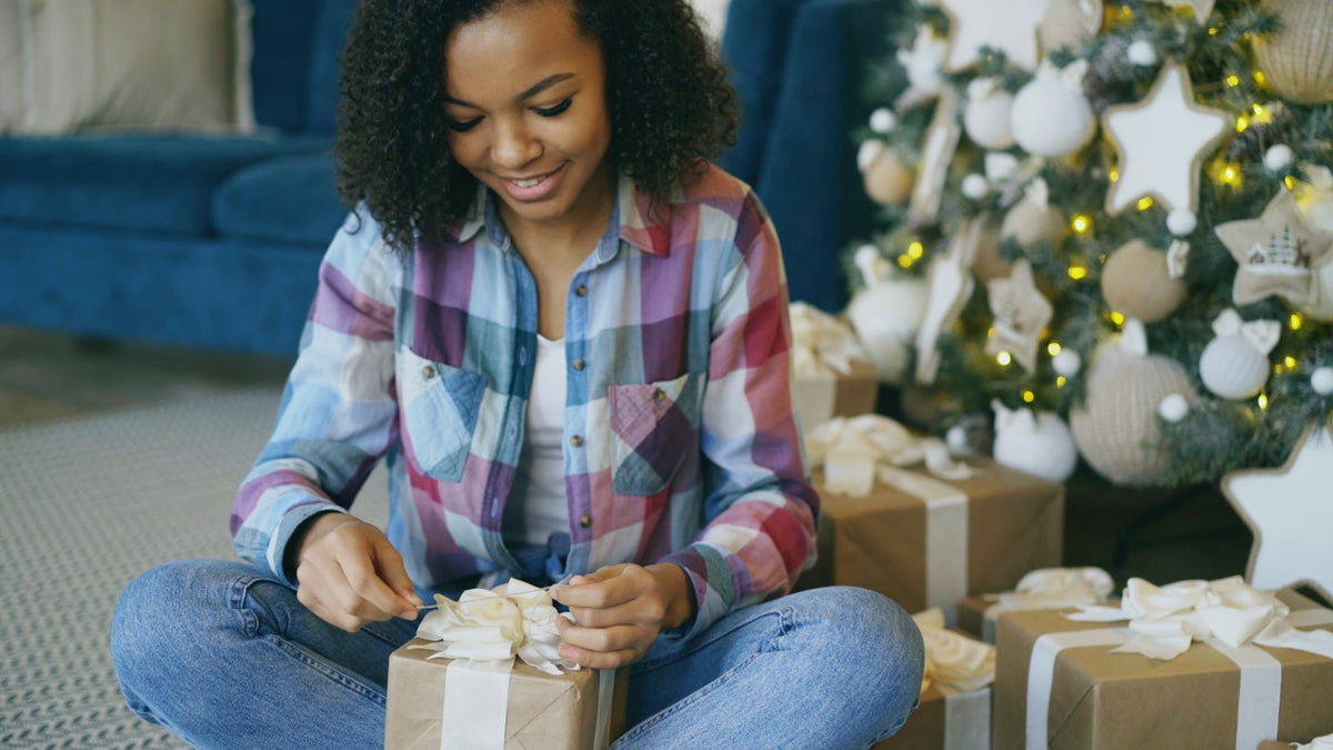 Best Christmas Jewelry Gifts for Her Under $150